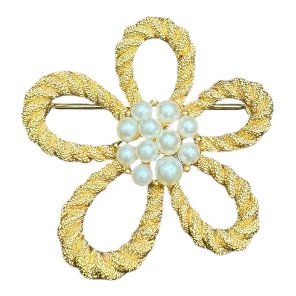 Women's Trifari Flower Brooch Gold Tone Faux Pearl - Picture 2 of 5